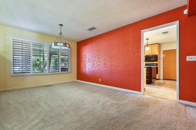 1095 W Roberts Avenue, Fresno, CA 93711