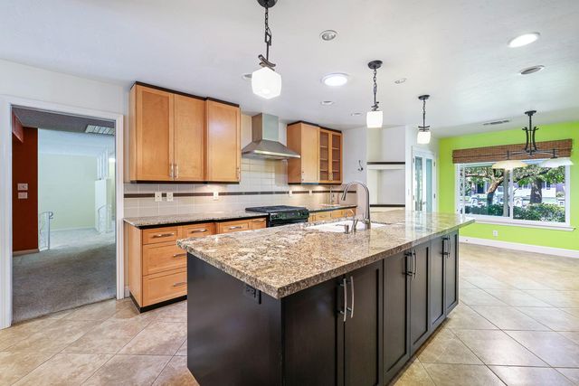 1095 W Roberts Avenue, Fresno, CA 93711