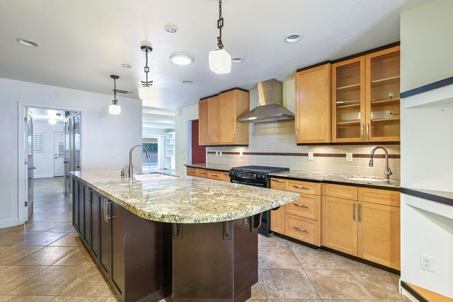 1095 W Roberts Avenue, Fresno, CA 93711