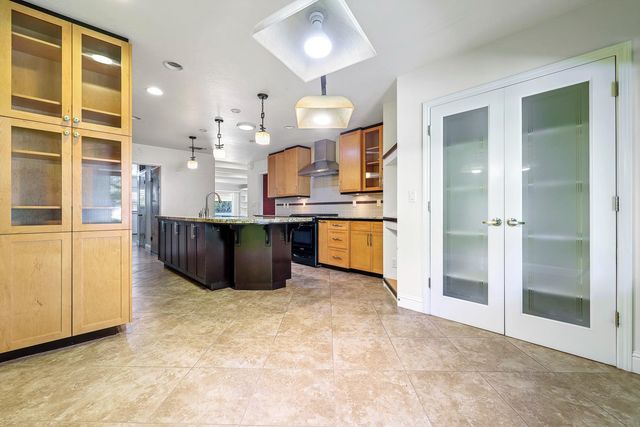 1095 W Roberts Avenue, Fresno, CA 93711