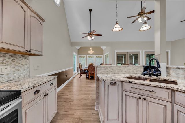 189 Beaver Lake Road, West Union, SC 29696
