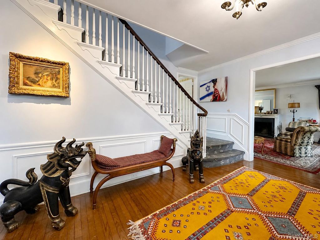 31 Griffen Avenue, Scarsdale, NY 10583 — photo 3