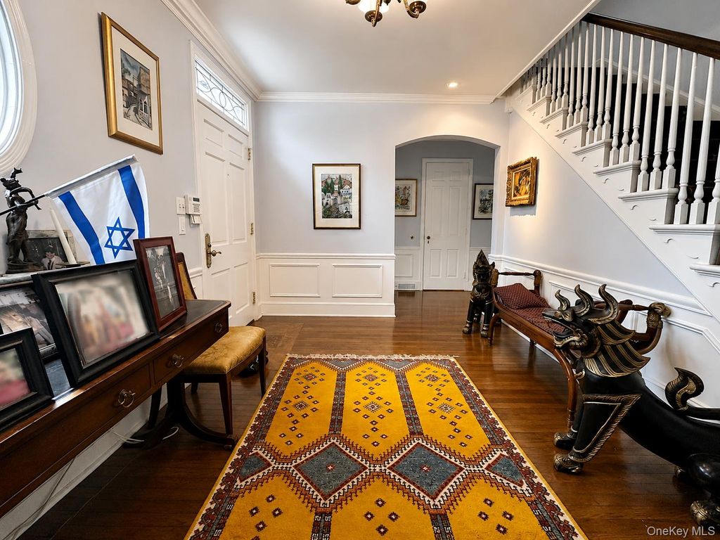 31 Griffen Avenue, Scarsdale, NY 10583 — photo 4