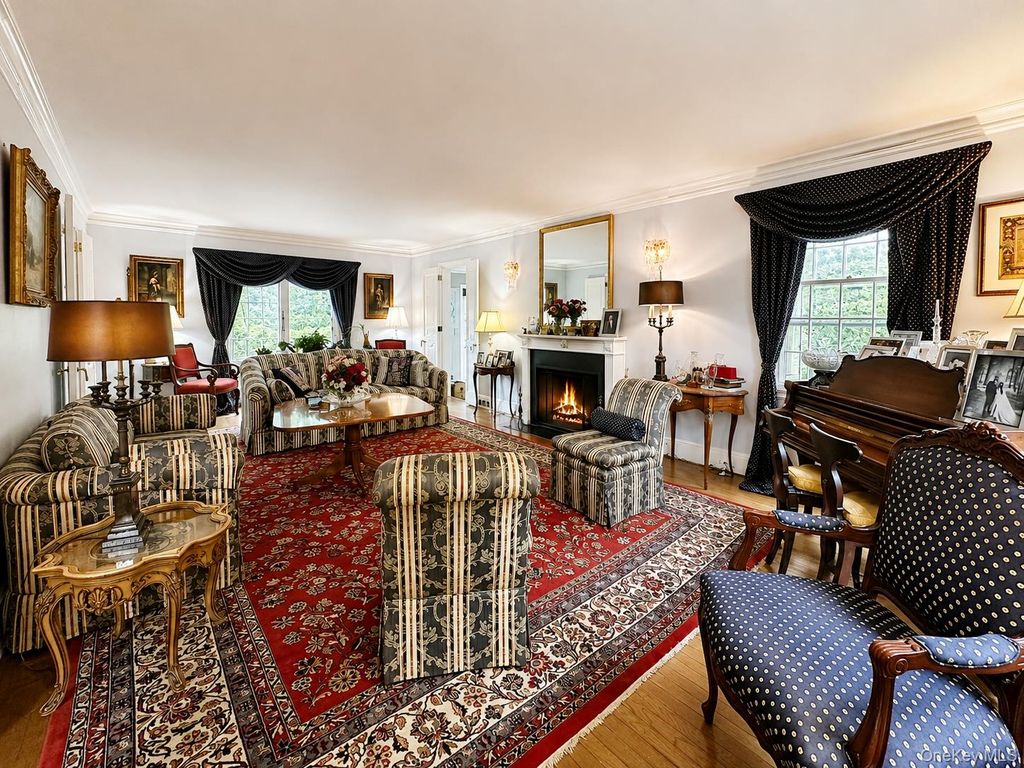 31 Griffen Avenue, Scarsdale, NY 10583 — photo 5