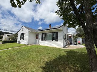 5 White Rose Avenue, Waterbury, CT 06708