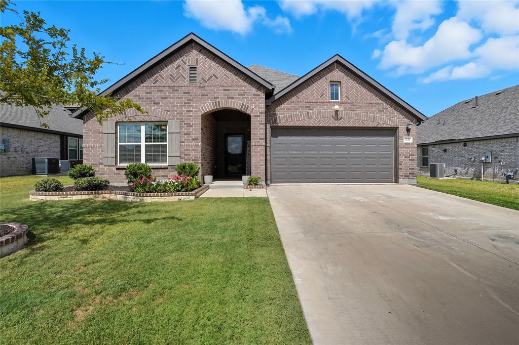 1321 Hunters Ridge Drive, Crowley, TX 76036