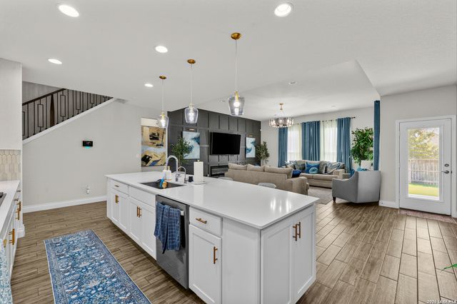 10747 Lone Ranger, San Antonio, TX 78254
