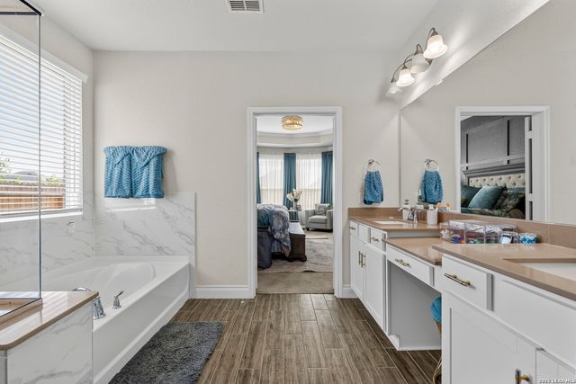 10747 Lone Ranger, San Antonio, TX 78254