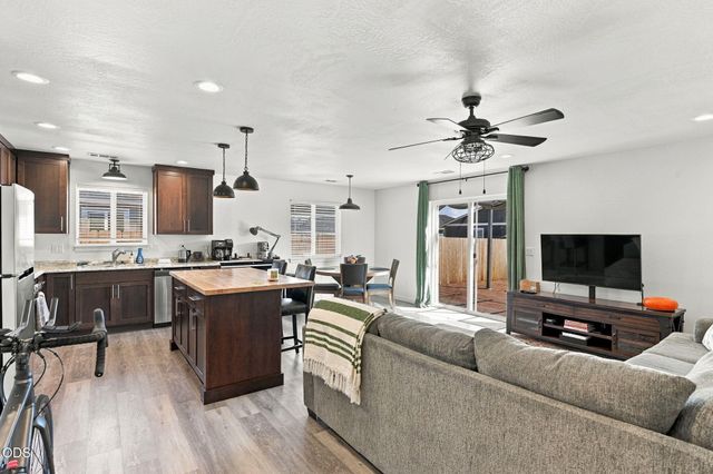 7920 Jacqueline Way, White City, OR 97503