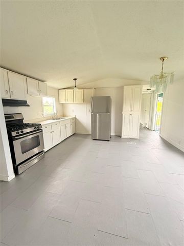 747 Road 5210, Cleveland, TX 77327
