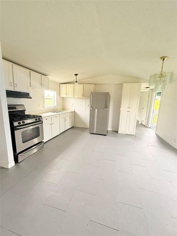 747 Road 5210, Cleveland, TX 77327