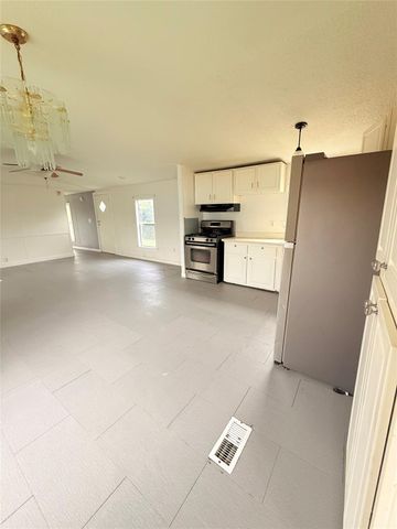 747 Road 5210, Cleveland, TX 77327