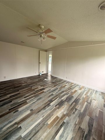 747 Road 5210, Cleveland, TX 77327