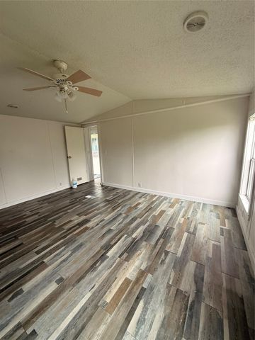 747 Road 5210, Cleveland, TX 77327