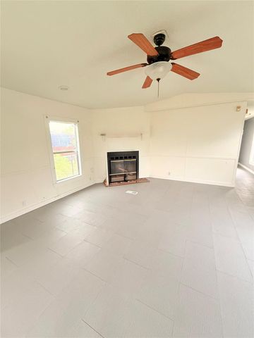 747 Road 5210, Cleveland, TX 77327
