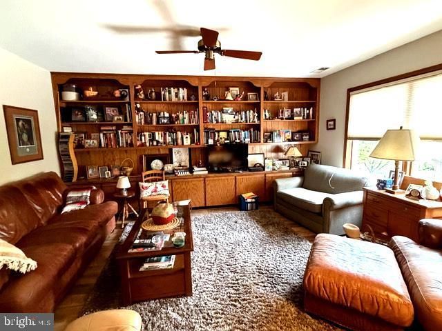 53 EDGELEA DR, Chambersburg, PA 17201