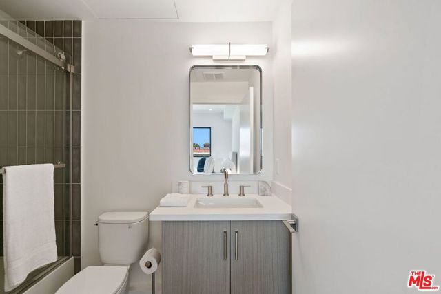 3807 S Verona Court, Los Angeles, CA 90066