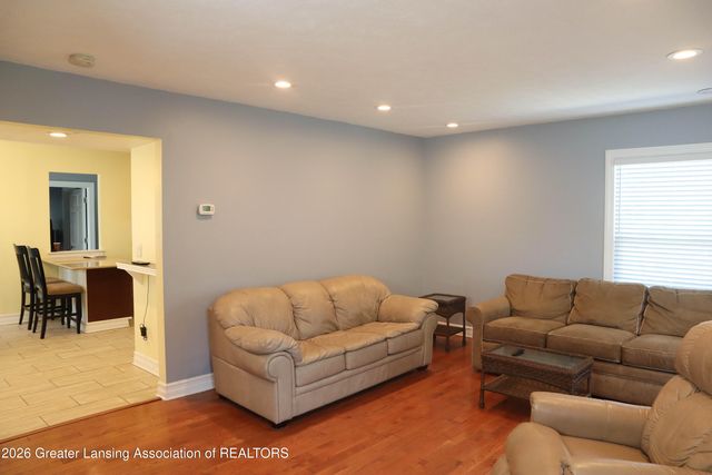 1220 W Hillsdale Street, Lansing, MI 48915