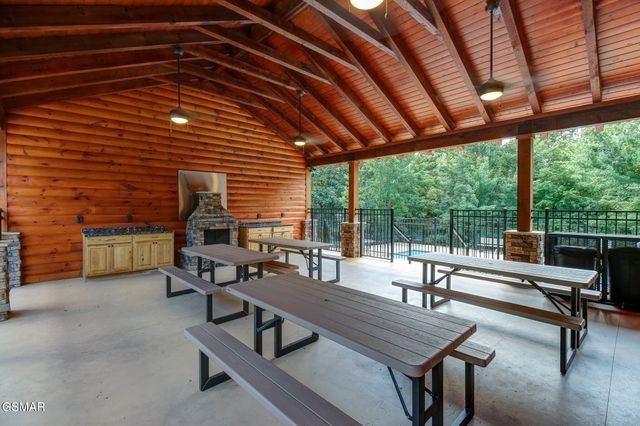 3139 Smoky Ridge Way, Sevierville, TN 37876