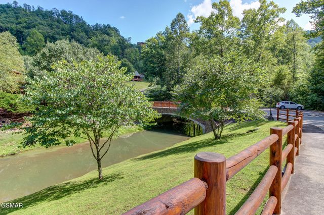 3139 Smoky Ridge Way, Sevierville, TN 37876