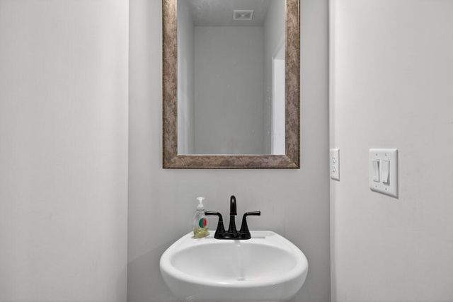 41 Station Overlook Way, Auburn, GA 30011