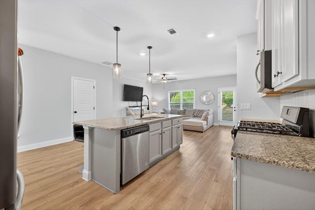 41 Station Overlook Way, Auburn, GA 30011