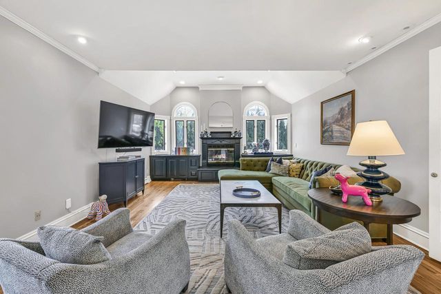 806 E Beaumont AVENUE, Whitefish Bay, WI 53217