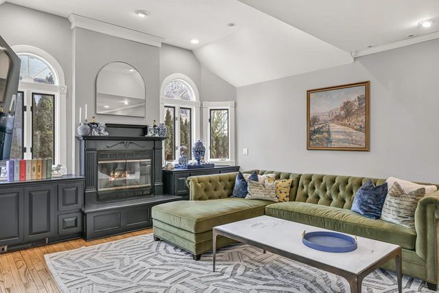 806 E Beaumont AVENUE, Whitefish Bay, WI 53217