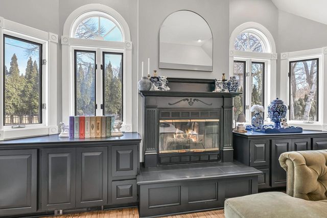 806 E Beaumont AVENUE, Whitefish Bay, WI 53217