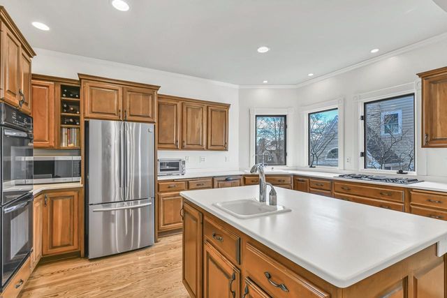 806 E Beaumont AVENUE, Whitefish Bay, WI 53217