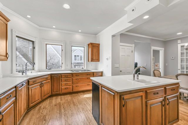 806 E Beaumont AVENUE, Whitefish Bay, WI 53217