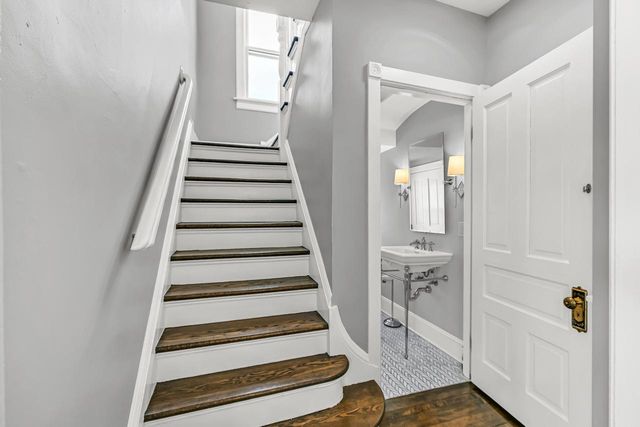 806 E Beaumont AVENUE, Whitefish Bay, WI 53217