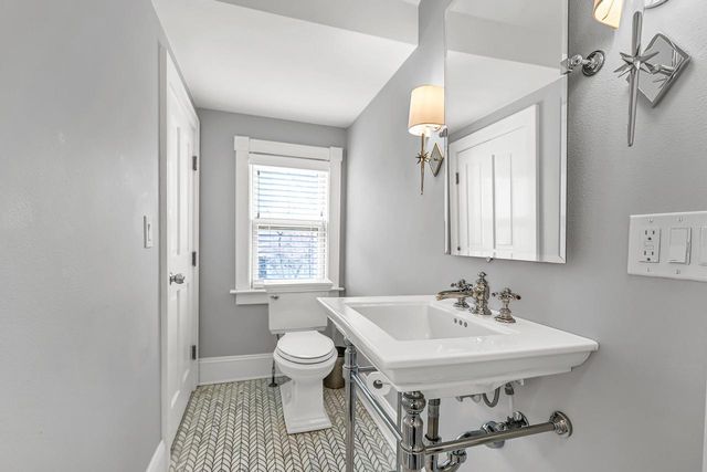 806 E Beaumont AVENUE, Whitefish Bay, WI 53217