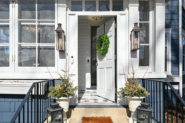 806 E Beaumont AVENUE, Whitefish Bay, WI 53217