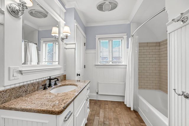 806 E Beaumont AVENUE, Whitefish Bay, WI 53217