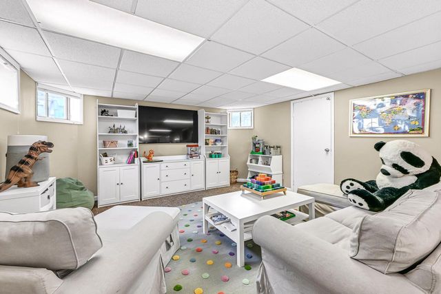 806 E Beaumont AVENUE, Whitefish Bay, WI 53217