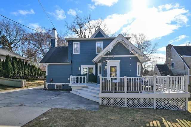 806 E Beaumont AVENUE, Whitefish Bay, WI 53217