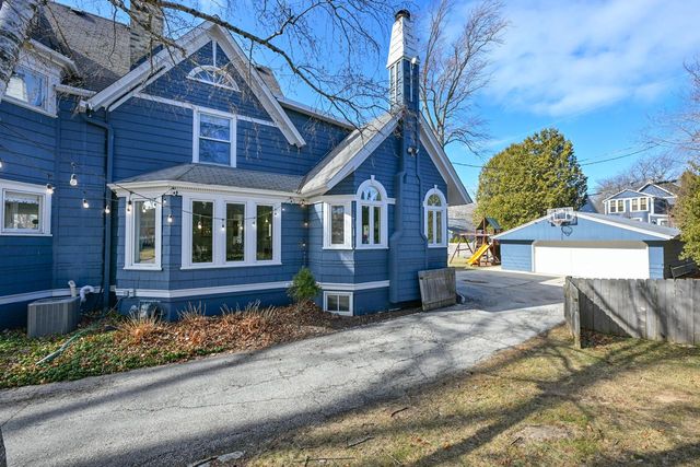 806 E Beaumont AVENUE, Whitefish Bay, WI 53217