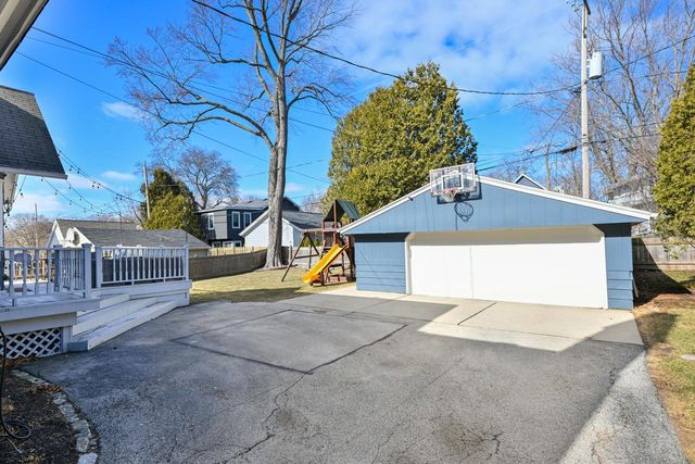 806 E Beaumont AVENUE, Whitefish Bay, WI 53217