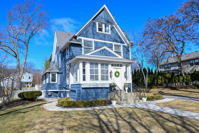 806 E Beaumont AVENUE, Whitefish Bay, WI 53217