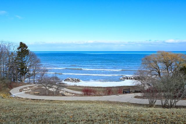 806 E Beaumont AVENUE, Whitefish Bay, WI 53217