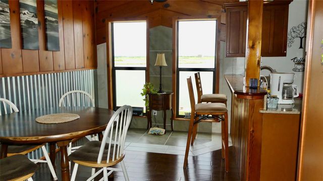 4432 Swan Street, Hitchcock, TX 77563