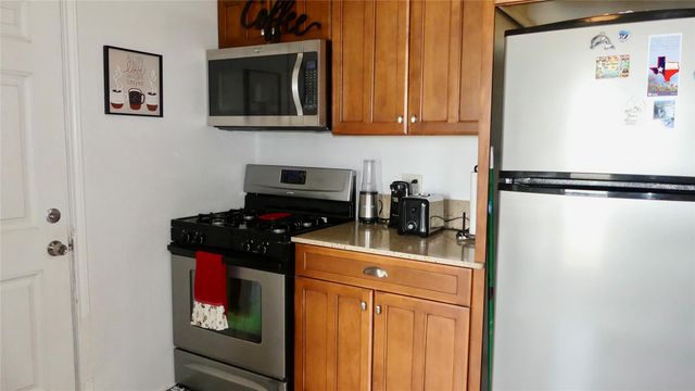4432 Swan Street, Hitchcock, TX 77563
