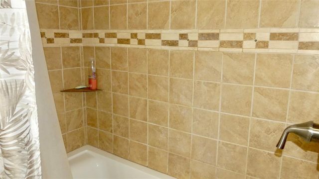 4432 Swan Street, Hitchcock, TX 77563