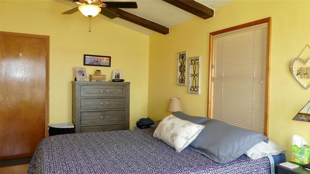 4432 Swan Street, Hitchcock, TX 77563