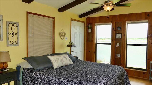4432 Swan Street, Hitchcock, TX 77563