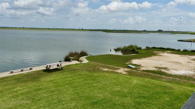 4432 Swan Street, Hitchcock, TX 77563