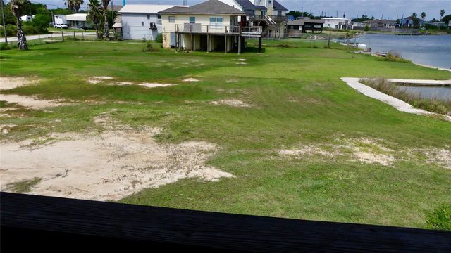 4432 Swan Street, Hitchcock, TX 77563