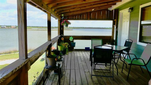 4432 Swan Street, Hitchcock, TX 77563