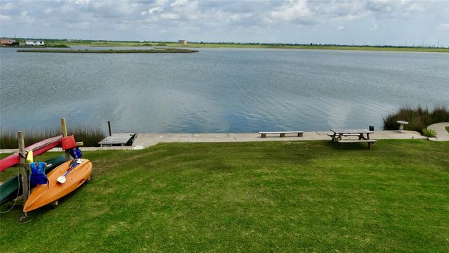 4432 Swan Street, Hitchcock, TX 77563